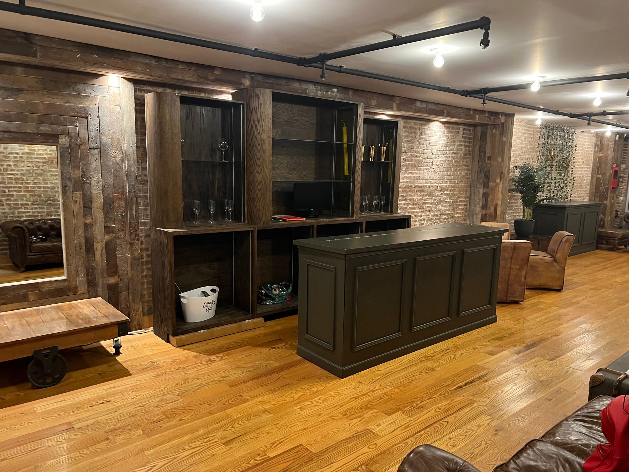 Lounge 24, photo 4 of 10