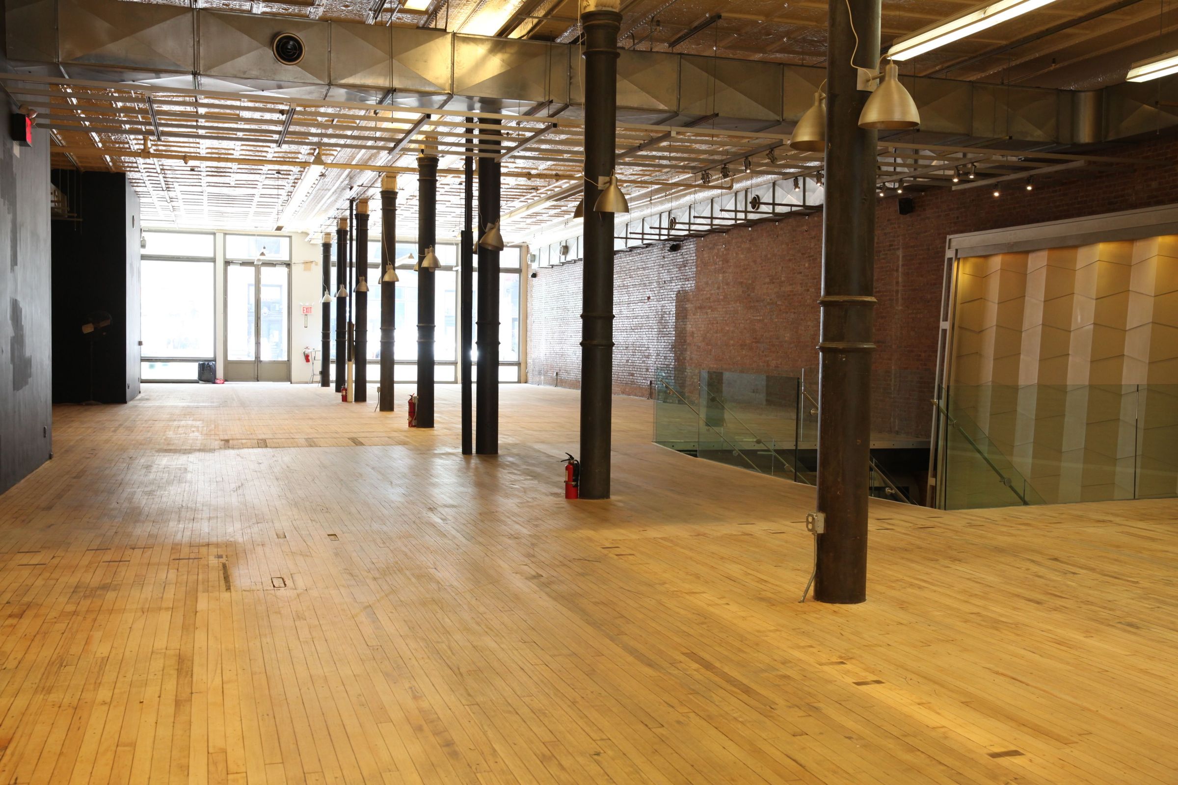 Authentic SOHO ground floor loft with lots of foot traffic, photo 5 of 17