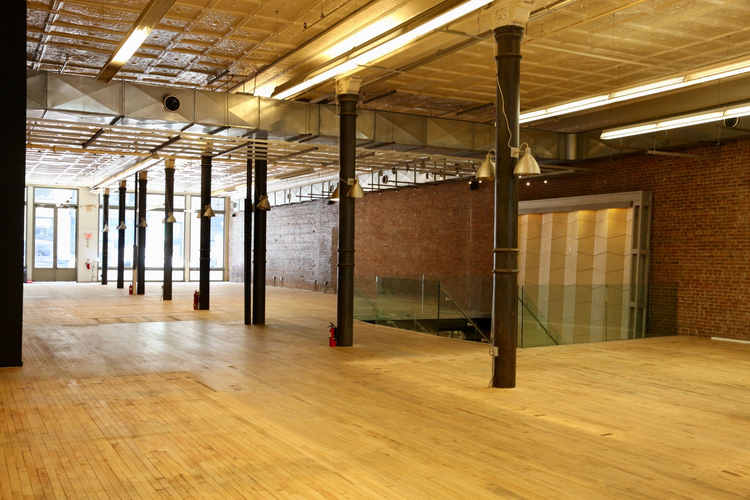 Authentic SOHO ground floor loft with lots of foot traffic, photo 2 of 17