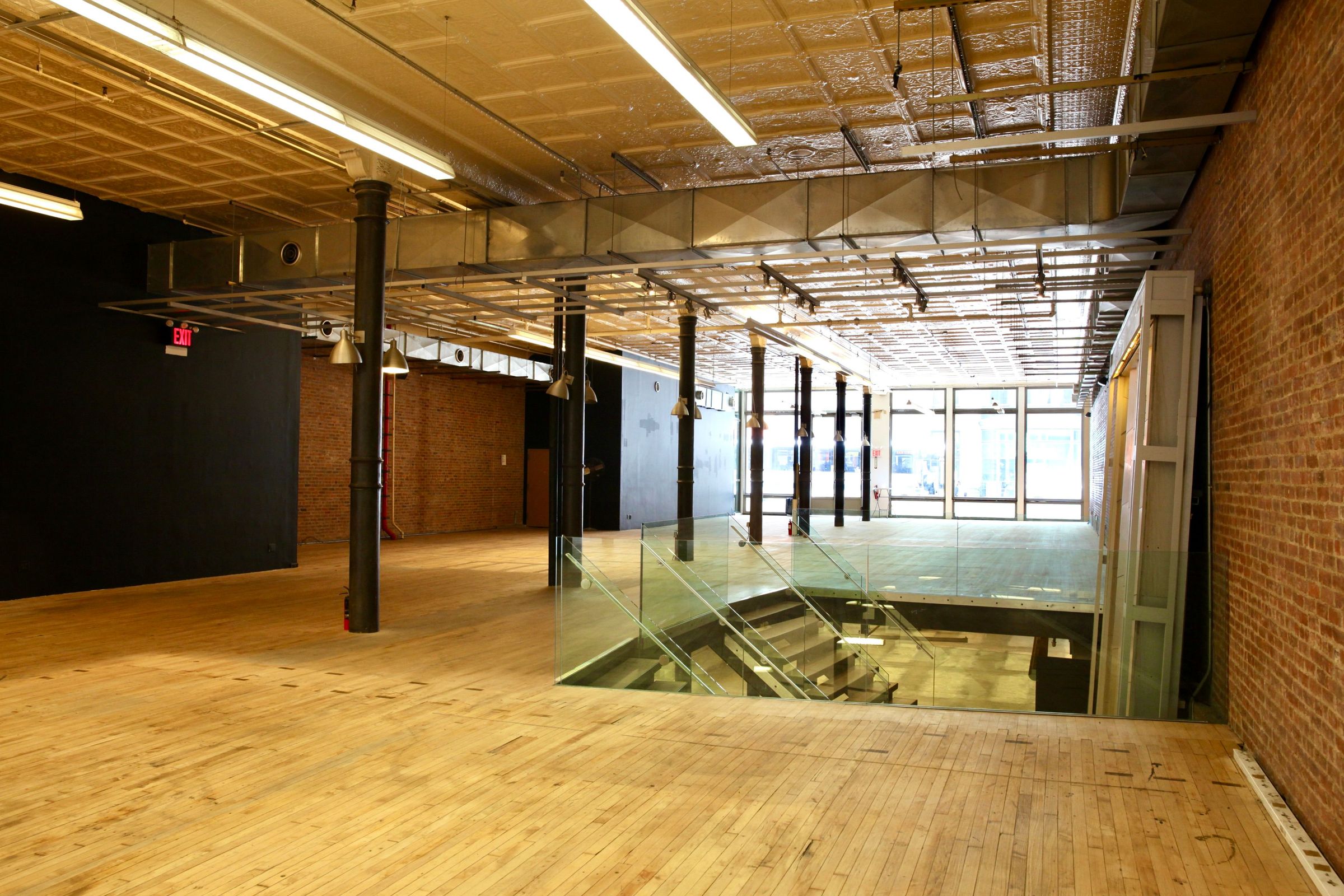 Authentic SOHO ground floor loft with lots of foot traffic, photo 4 of 17