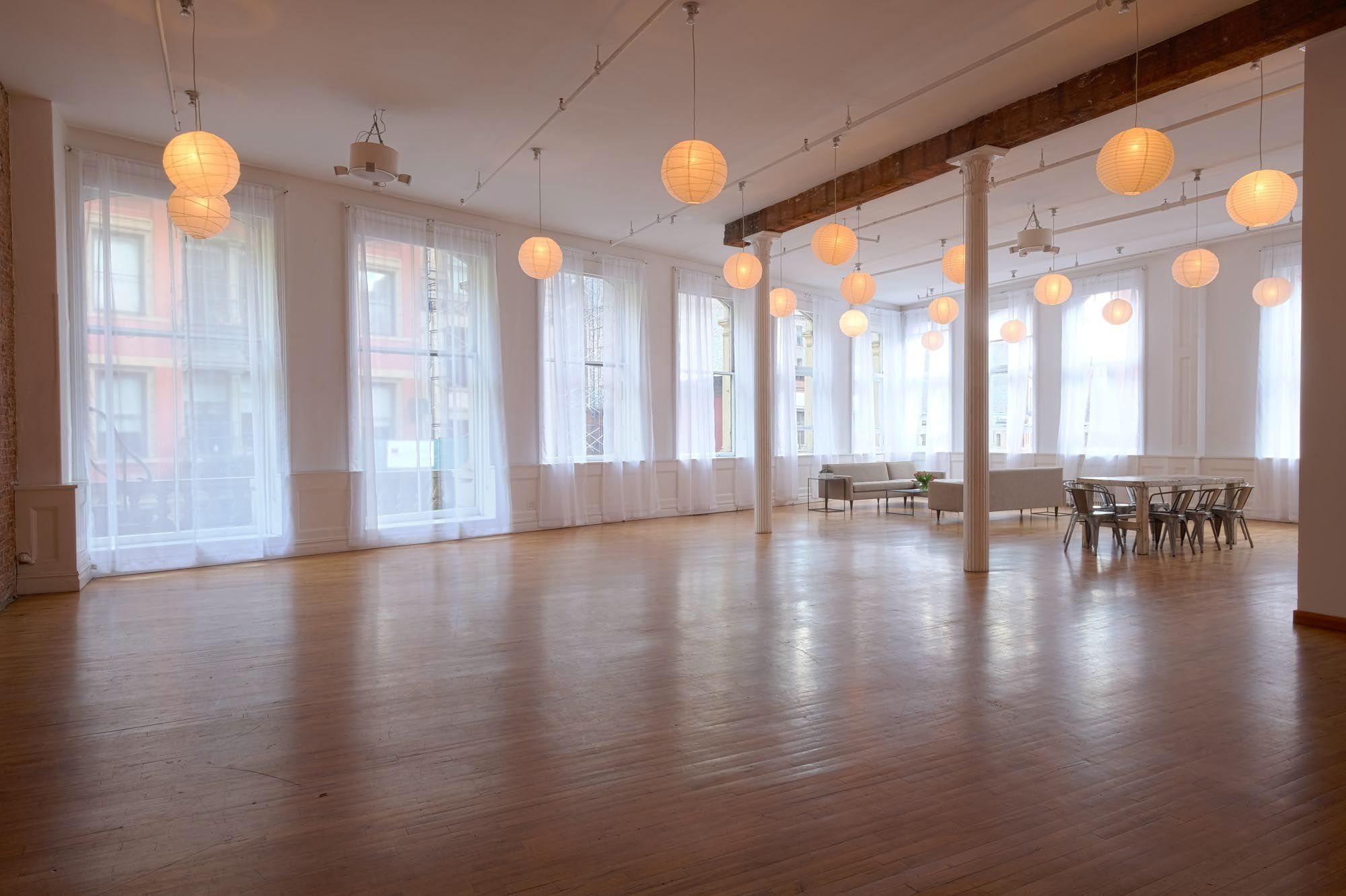 Sun-drenched Loft with Two Kitchens, photo 5 of 22