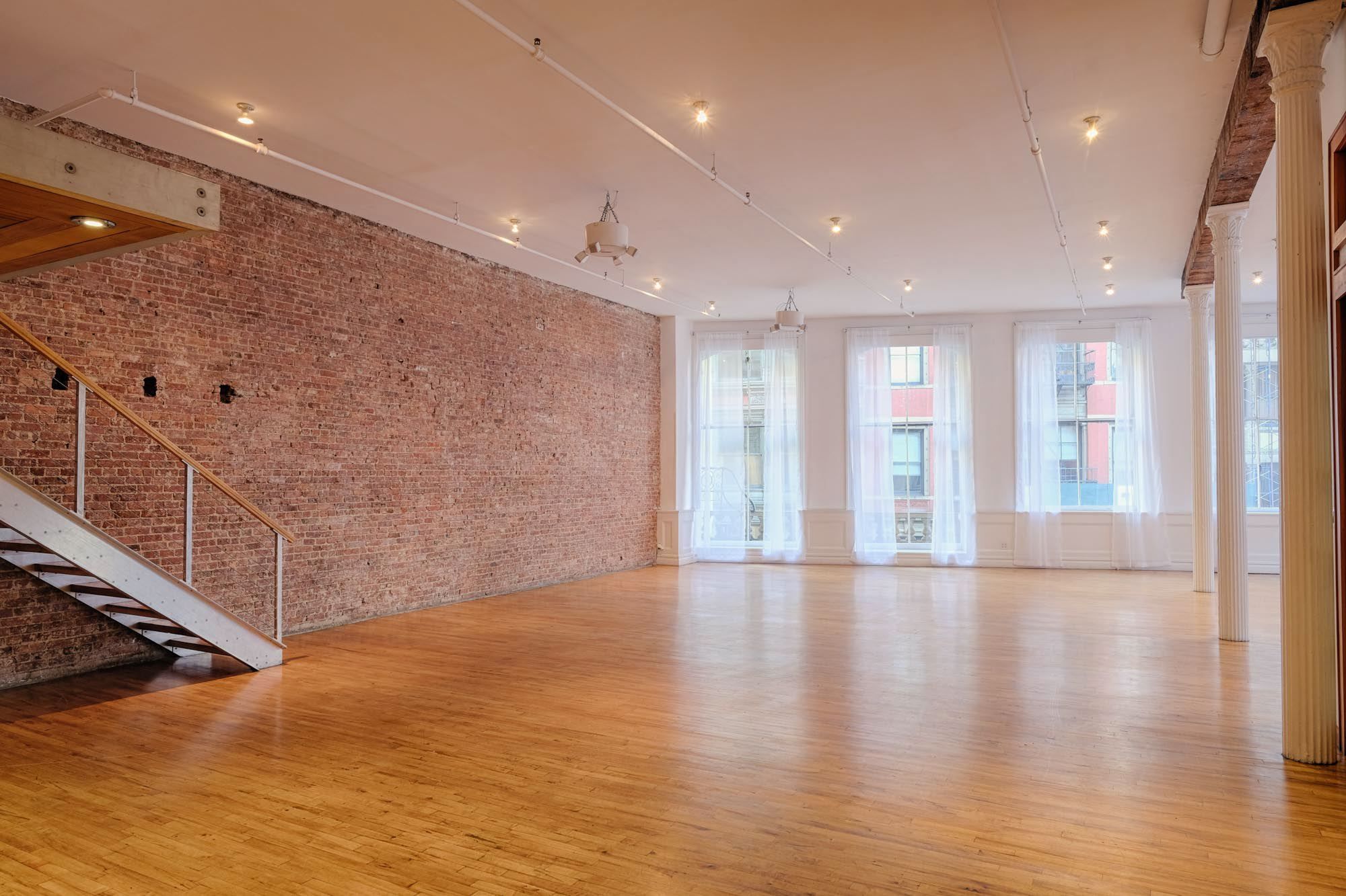 Sun-drenched Loft with Two Kitchens, photo 2 of 22