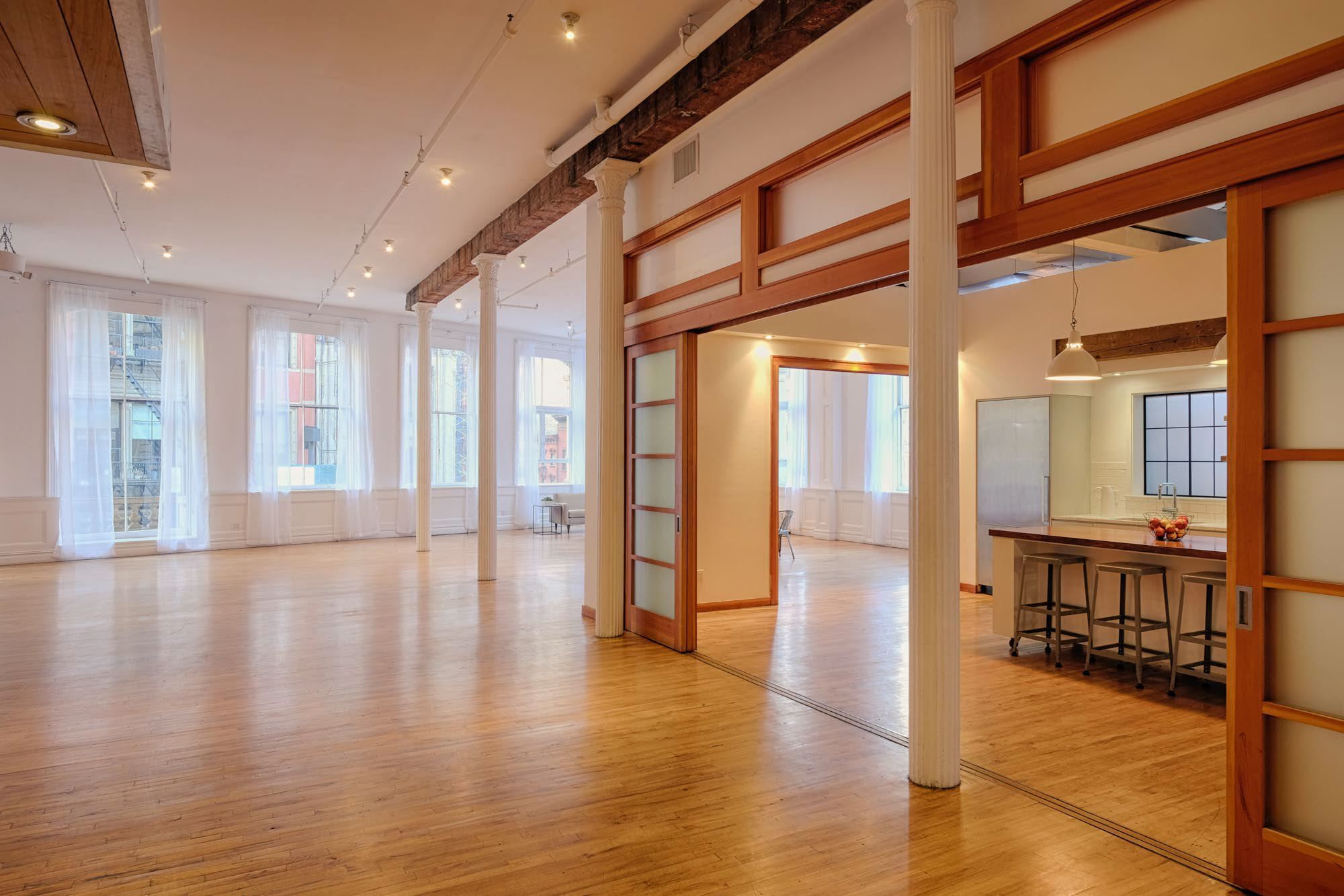 Sun-drenched Loft with Two Kitchens, photo 3 of 22