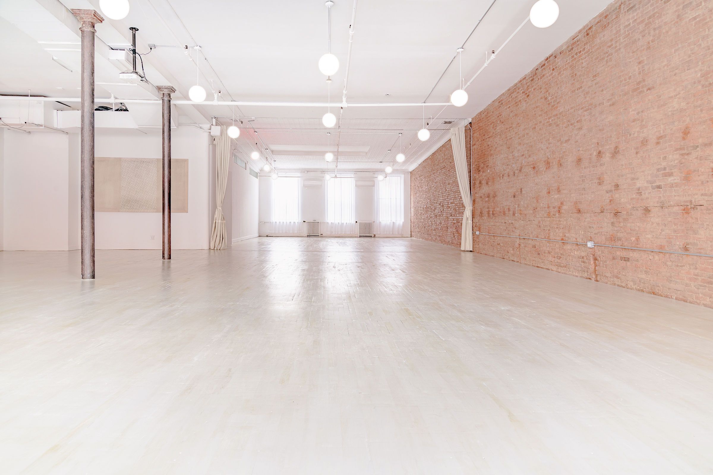 Amazing Union Square loft with exposed brick wall, photo 4 of 7