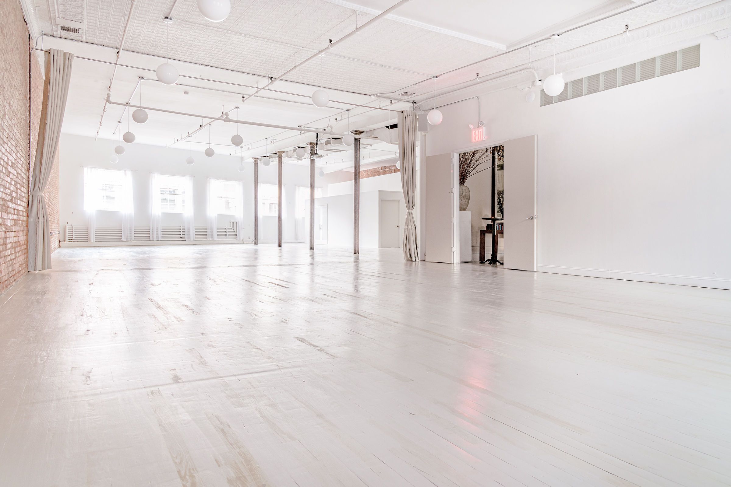 Amazing Union Square loft with exposed brick wall, photo 3 of 7