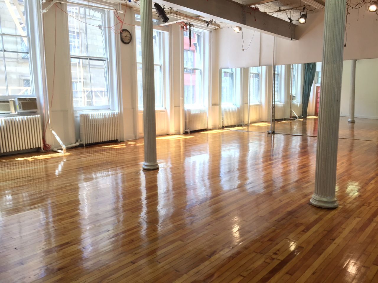 Gorgeous  Classic Soho Loft studio - Bright /Spacious / High Ceilings, photo 3 of 6