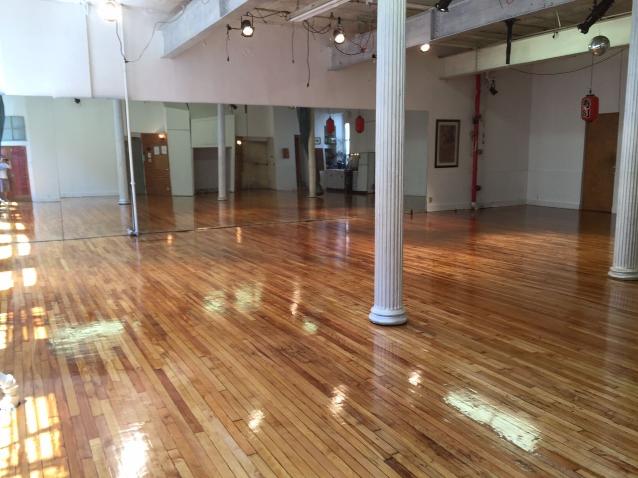 Gorgeous  Classic Soho Loft studio - Bright /Spacious / High Ceilings, photo 5 of 6