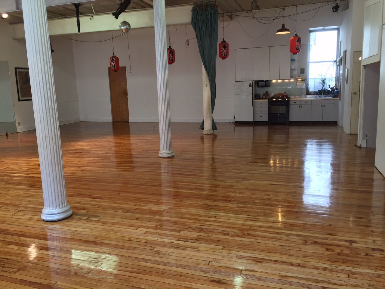 Gorgeous  Classic Soho Loft studio - Bright /Spacious / High Ceilings, photo 4 of 6