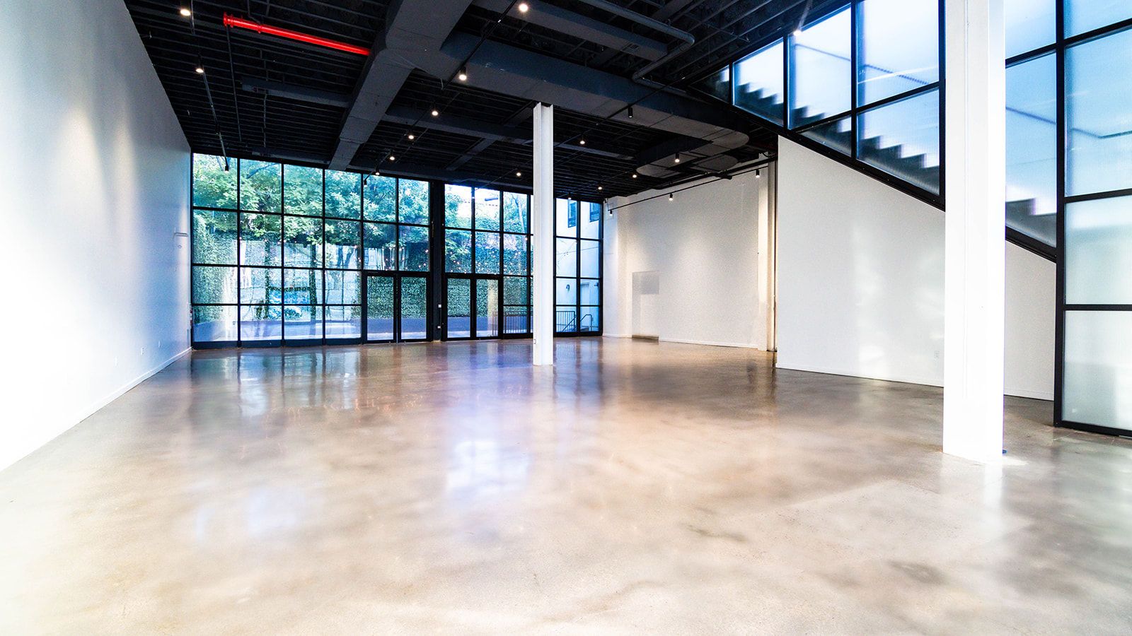Chic Industrial Brooklyn Venue with Rooftop, photo 3 of 32