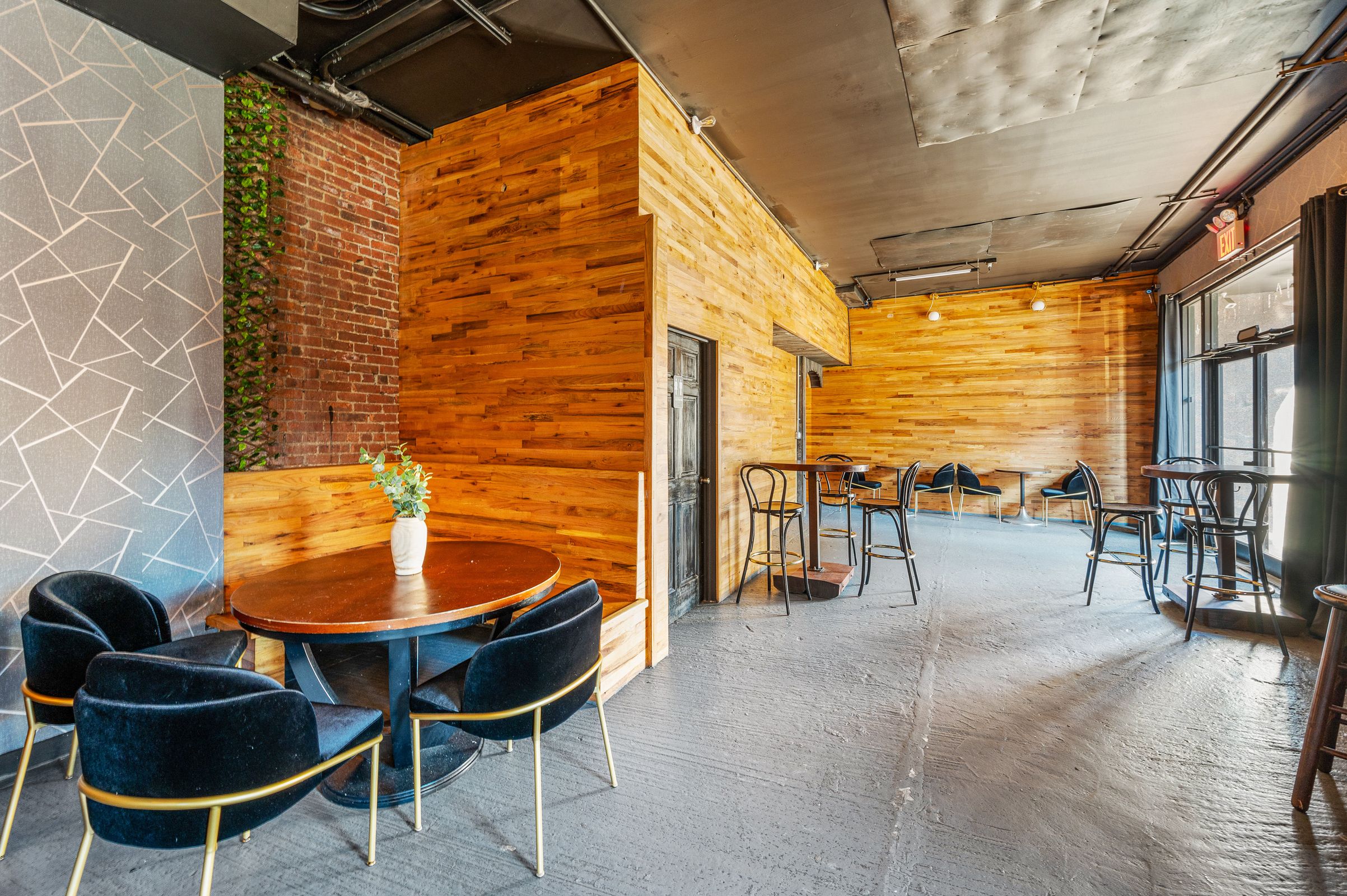 Spacious, private Luxe Lounge, photo 4 of 18