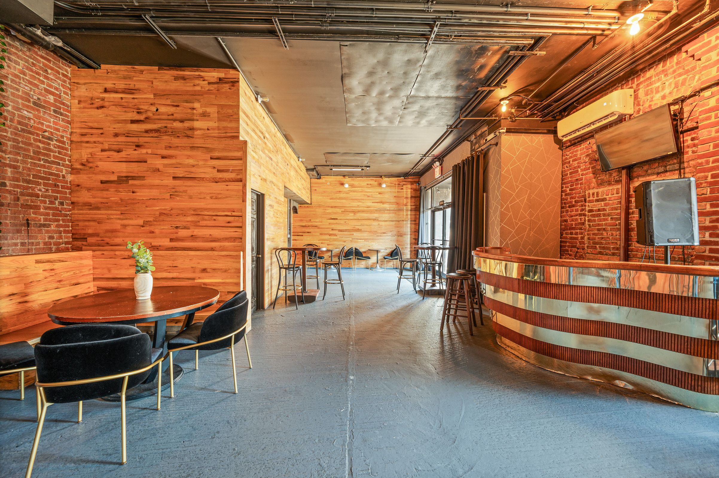 Spacious, private Luxe Lounge, photo 5 of 18