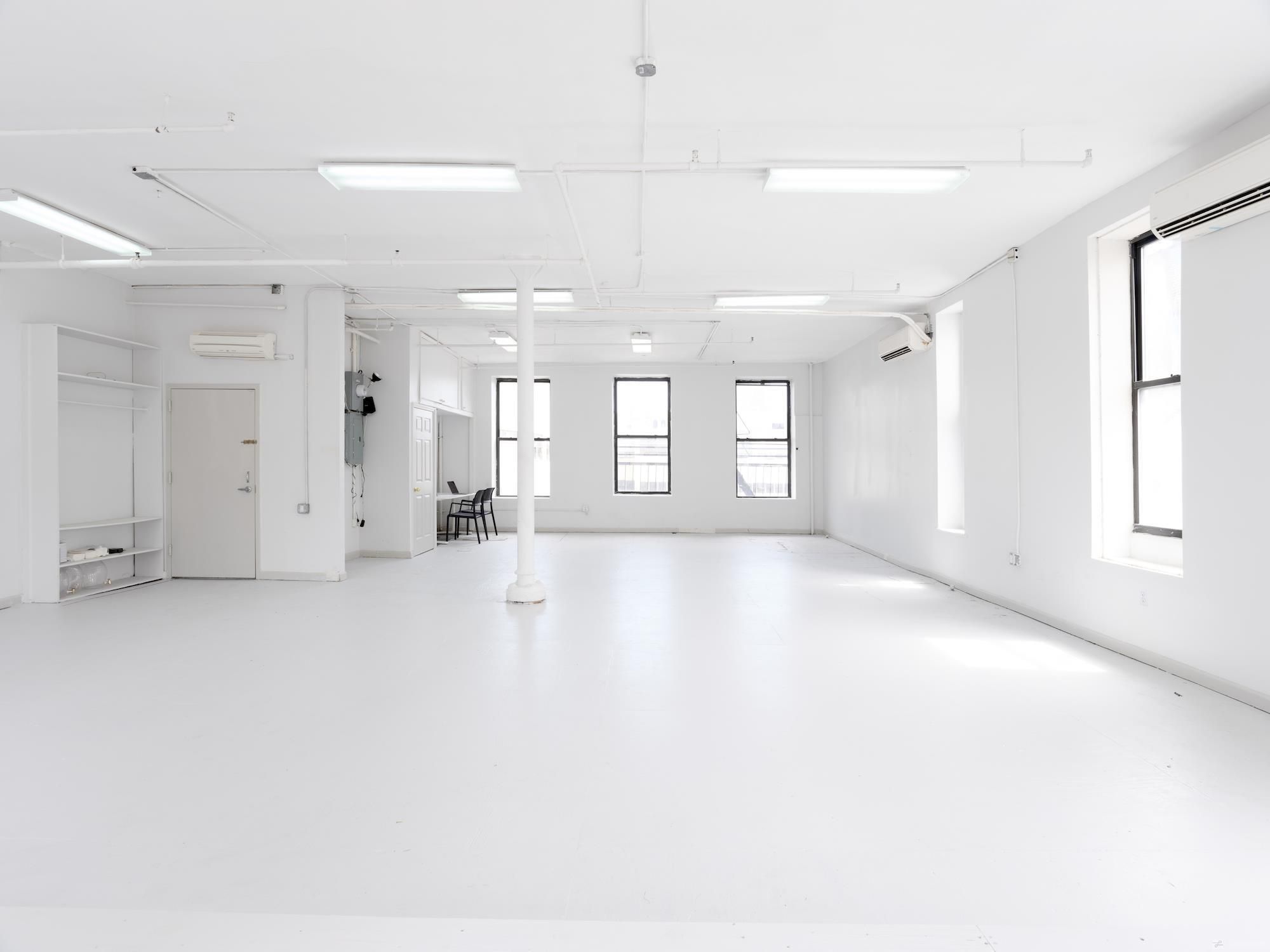 Bright 1500sq ft Canal Street Studio loft space, photo 3 of 5