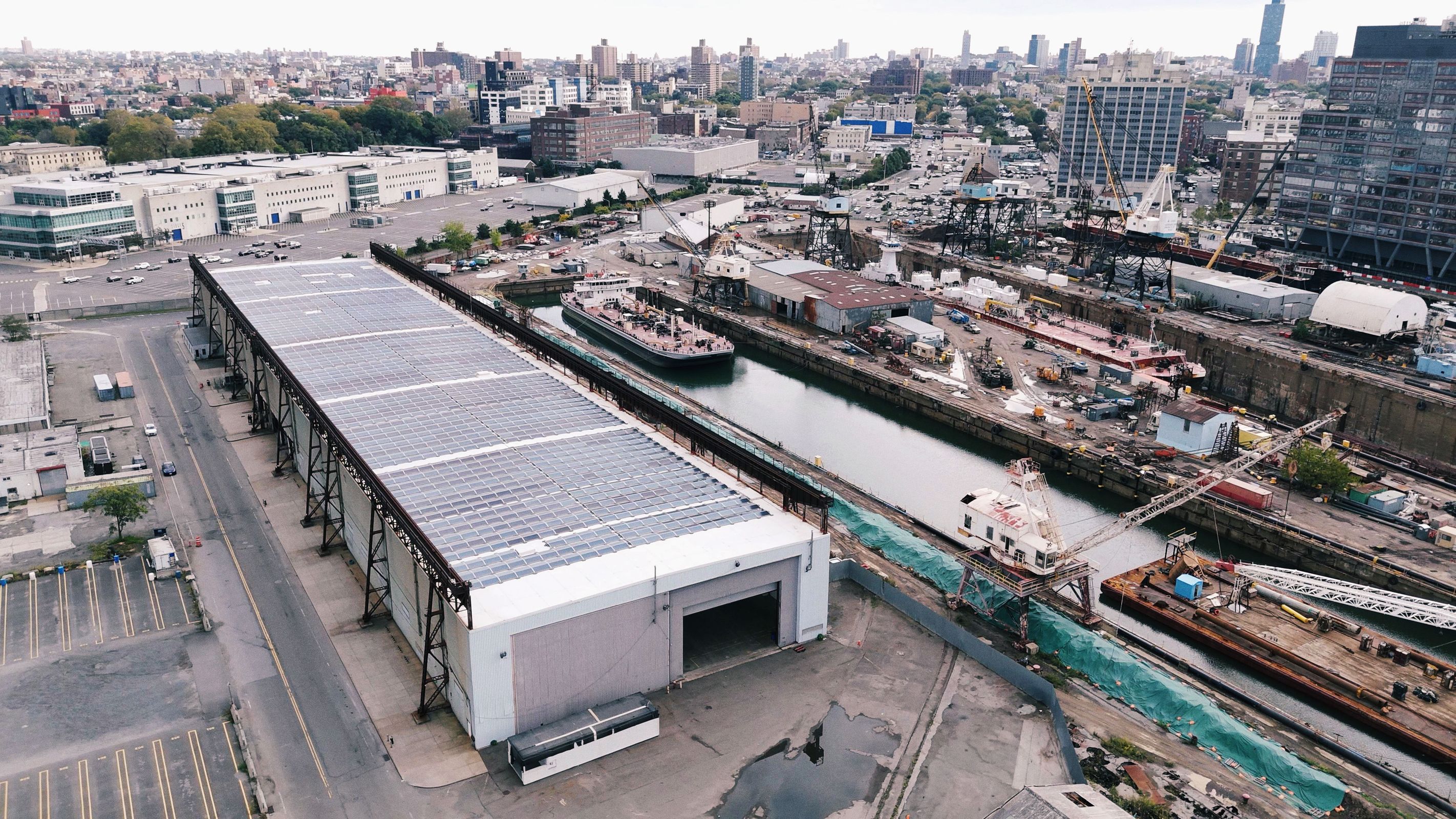 105,000 sqft flexible venue in the heart of Brooklyn with high ceilings, city sky line backdrop and the ability to arrive by river, photo 3 of 15