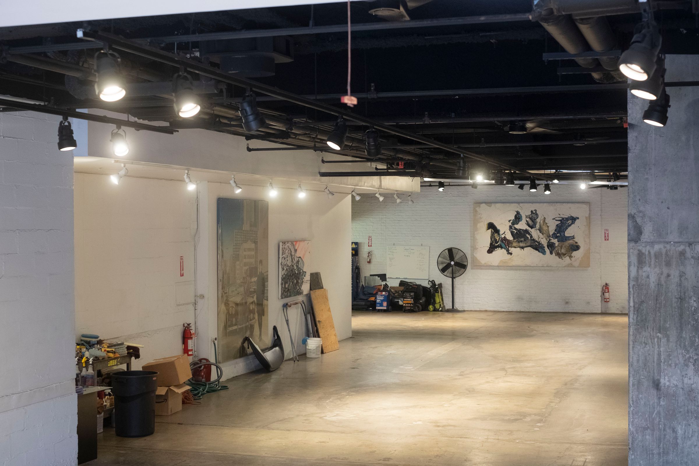 Industrial Warehouse Perfect for Fashion Runway, photo 3 of 11