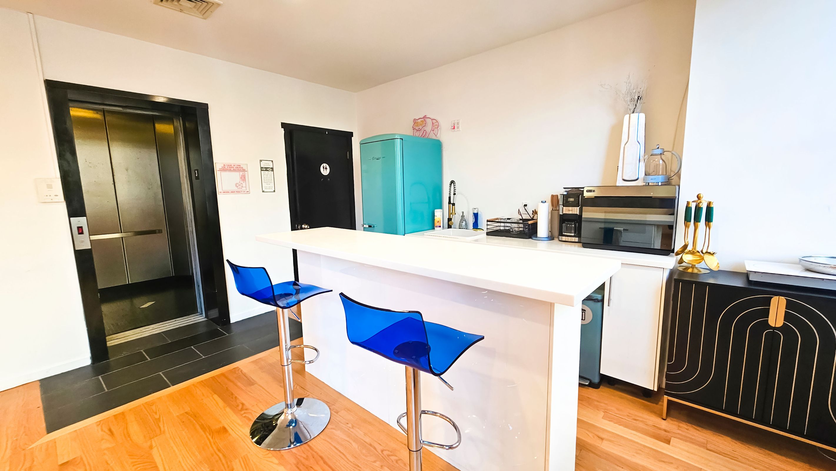 Entire loft floor in SOHO with 2 extra rooms!, photo 2 of 43