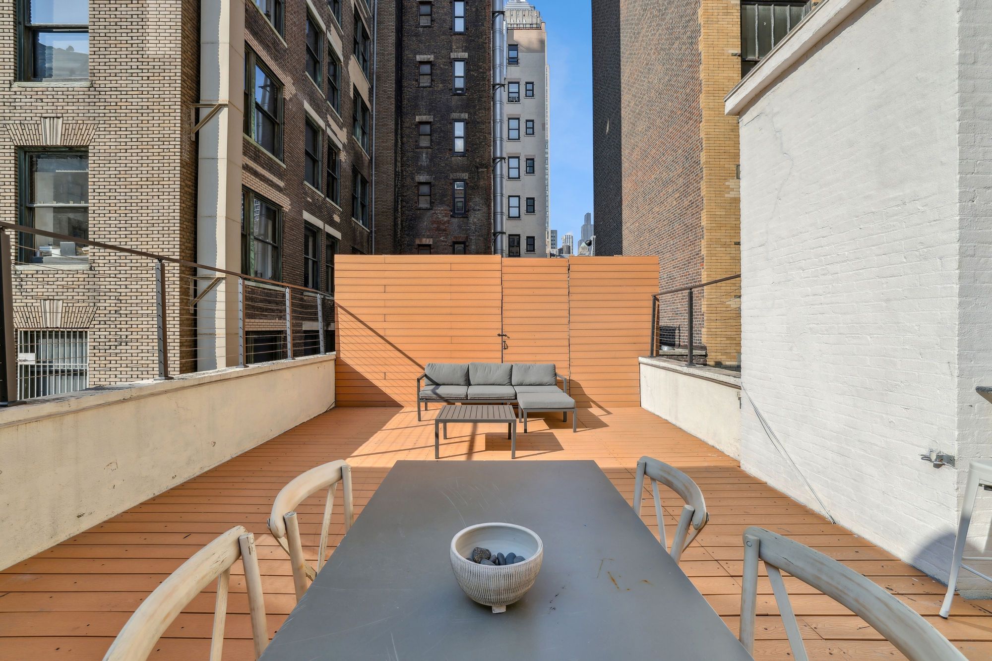 The Farm Rooftop with Empire Building Stunning View, photo 4 of 17