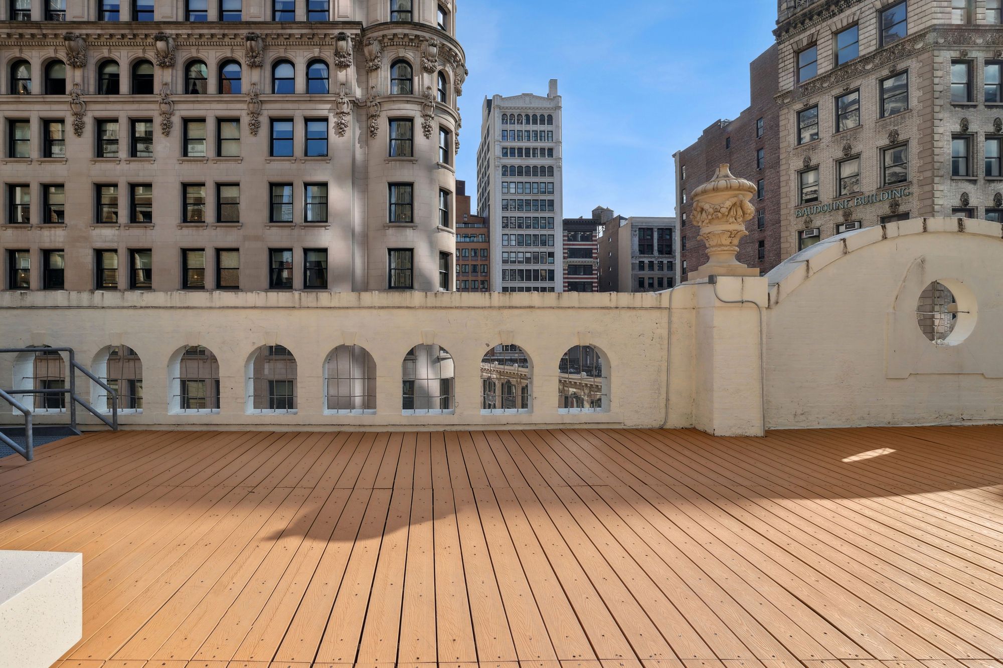 The Farm Rooftop with Empire Building Stunning View, photo 5 of 17