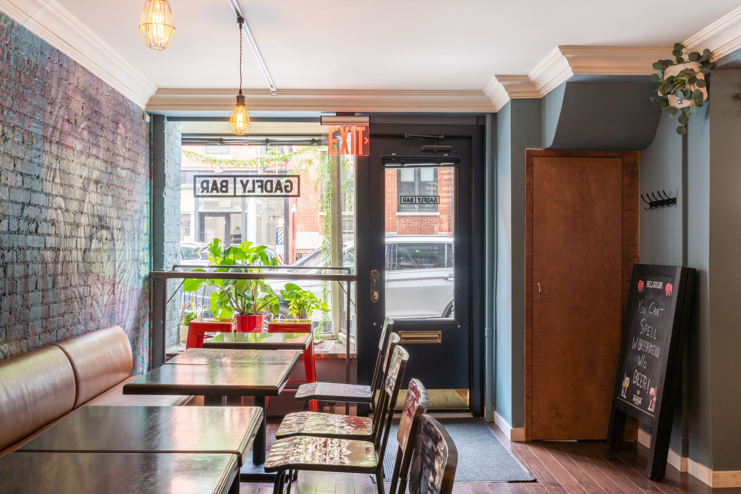 Entire Bar in Chelsea, Manhattan, photo 4 of 10