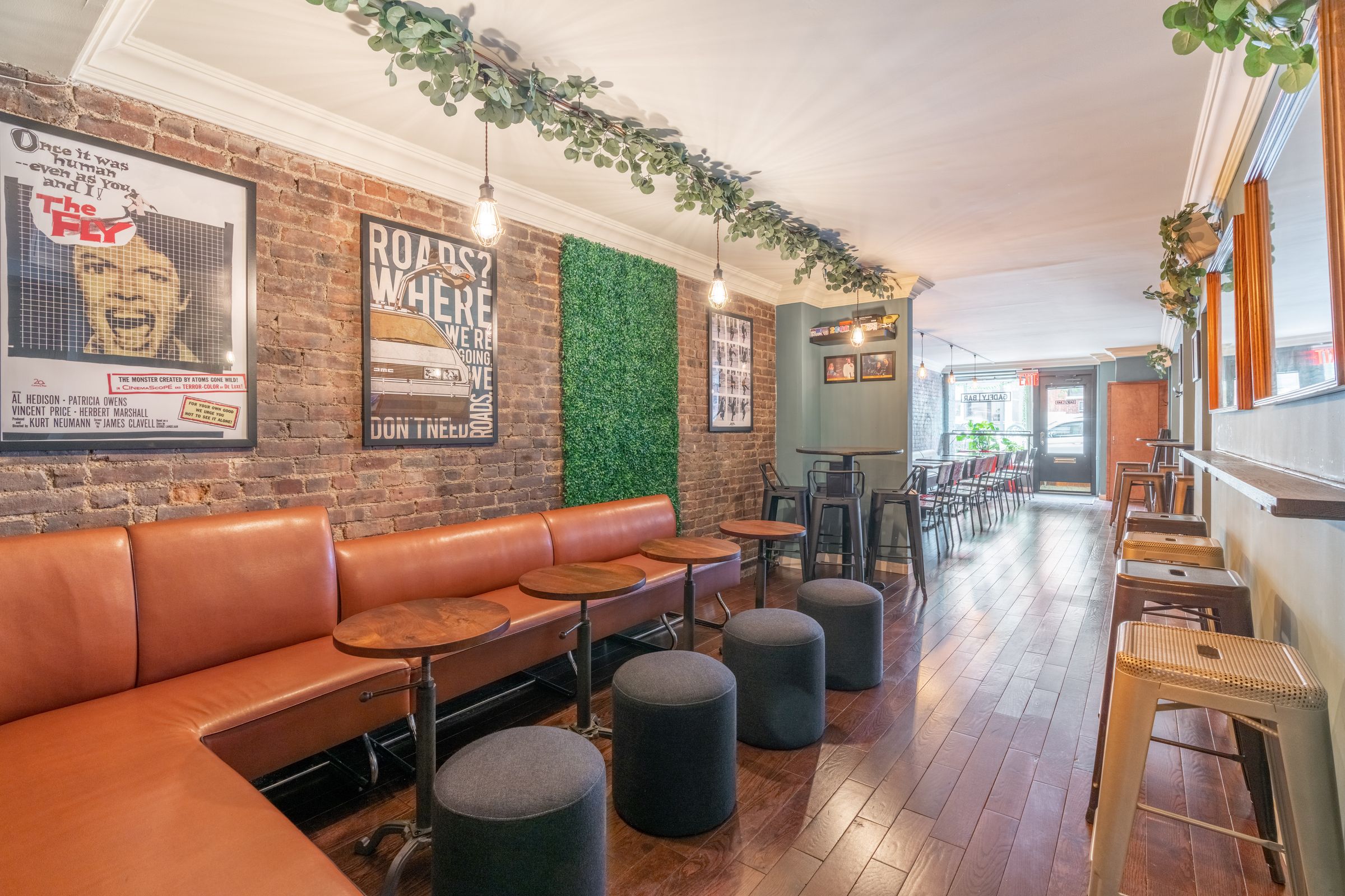 Entire Bar in Chelsea, Manhattan, photo 5 of 10