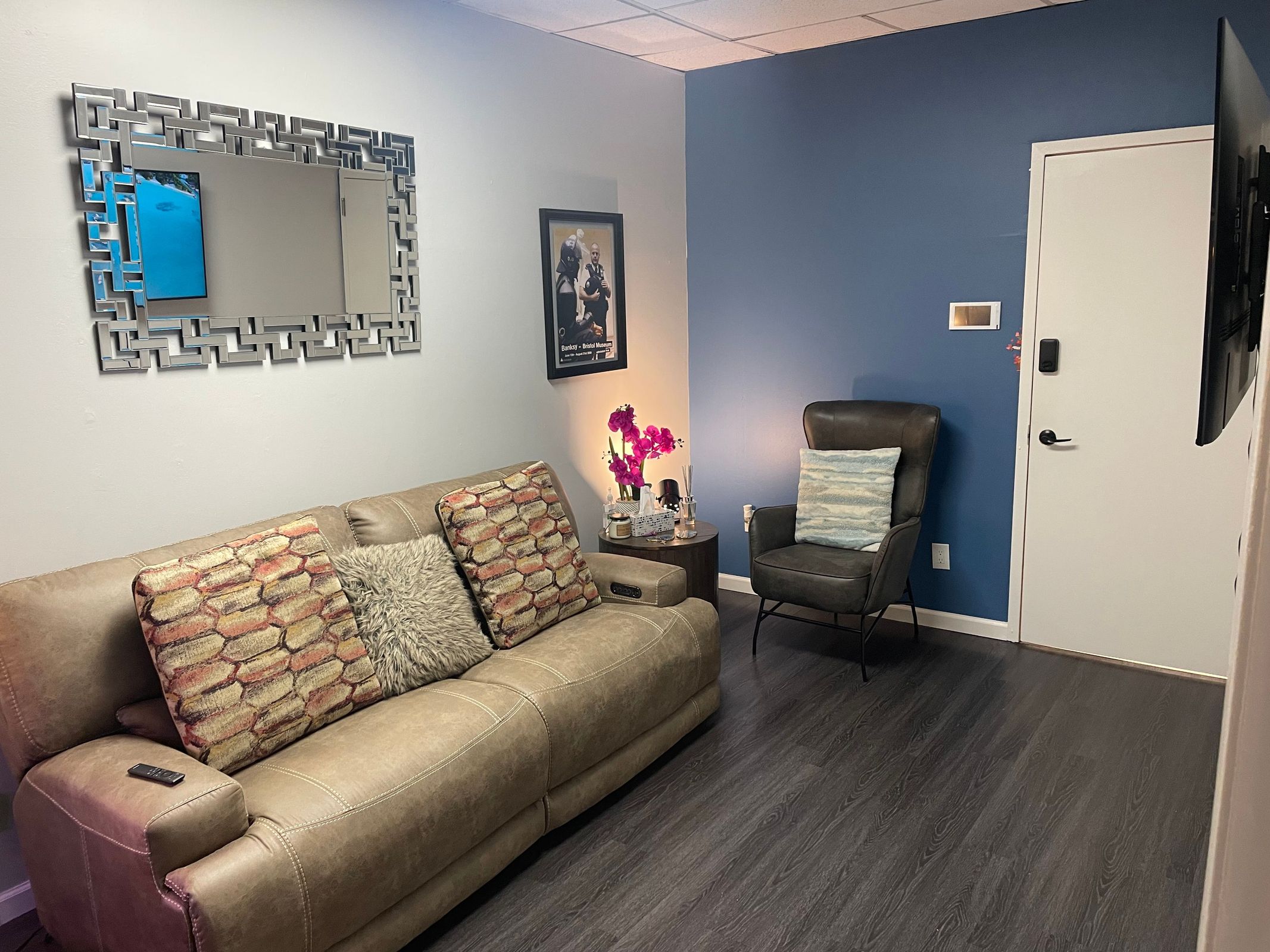 Modern Multi-Room Creative Studio for Photo, Video & Meetings, photo 2 of 16