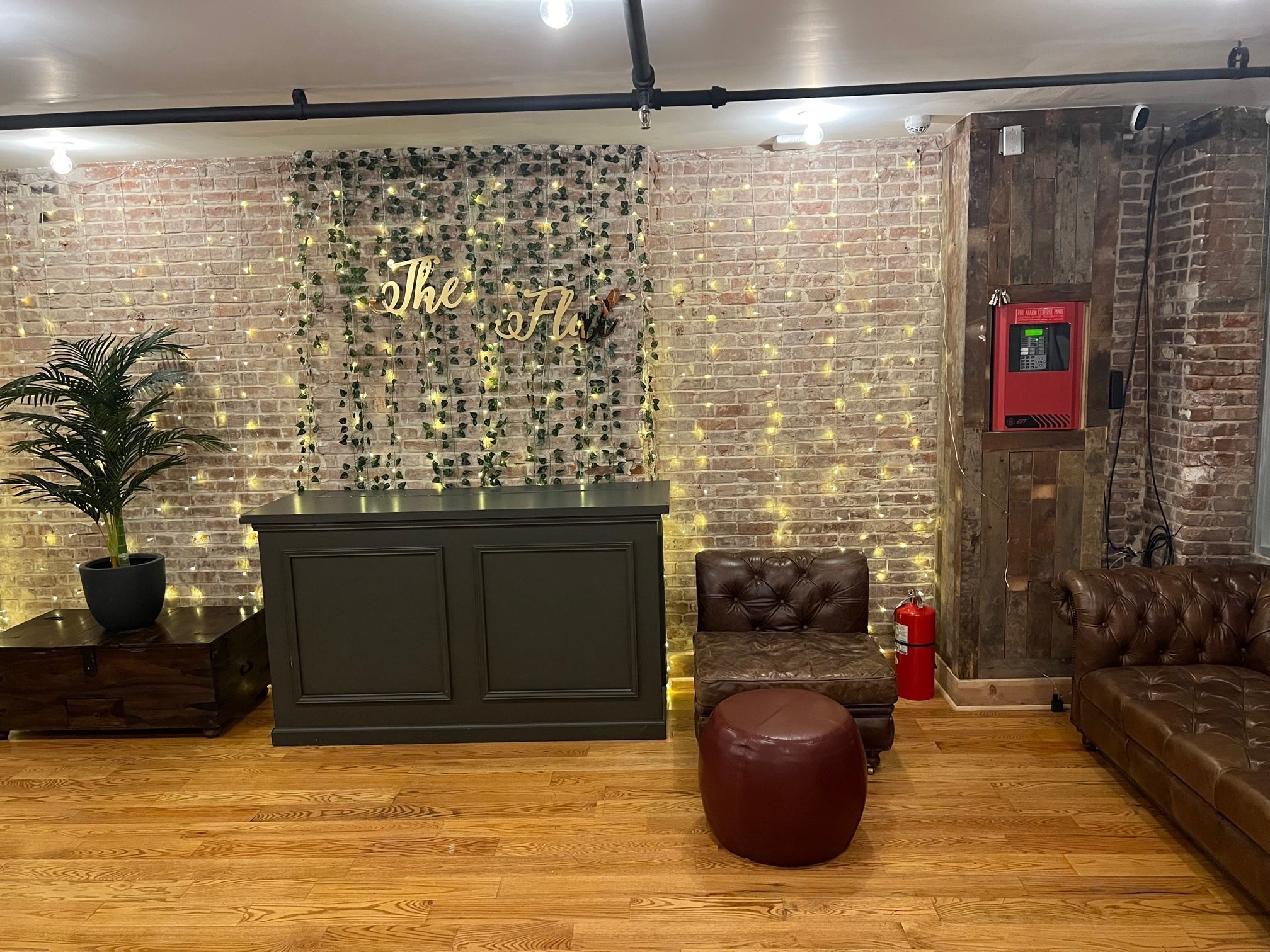 Lounge 24, photo 5 of 10