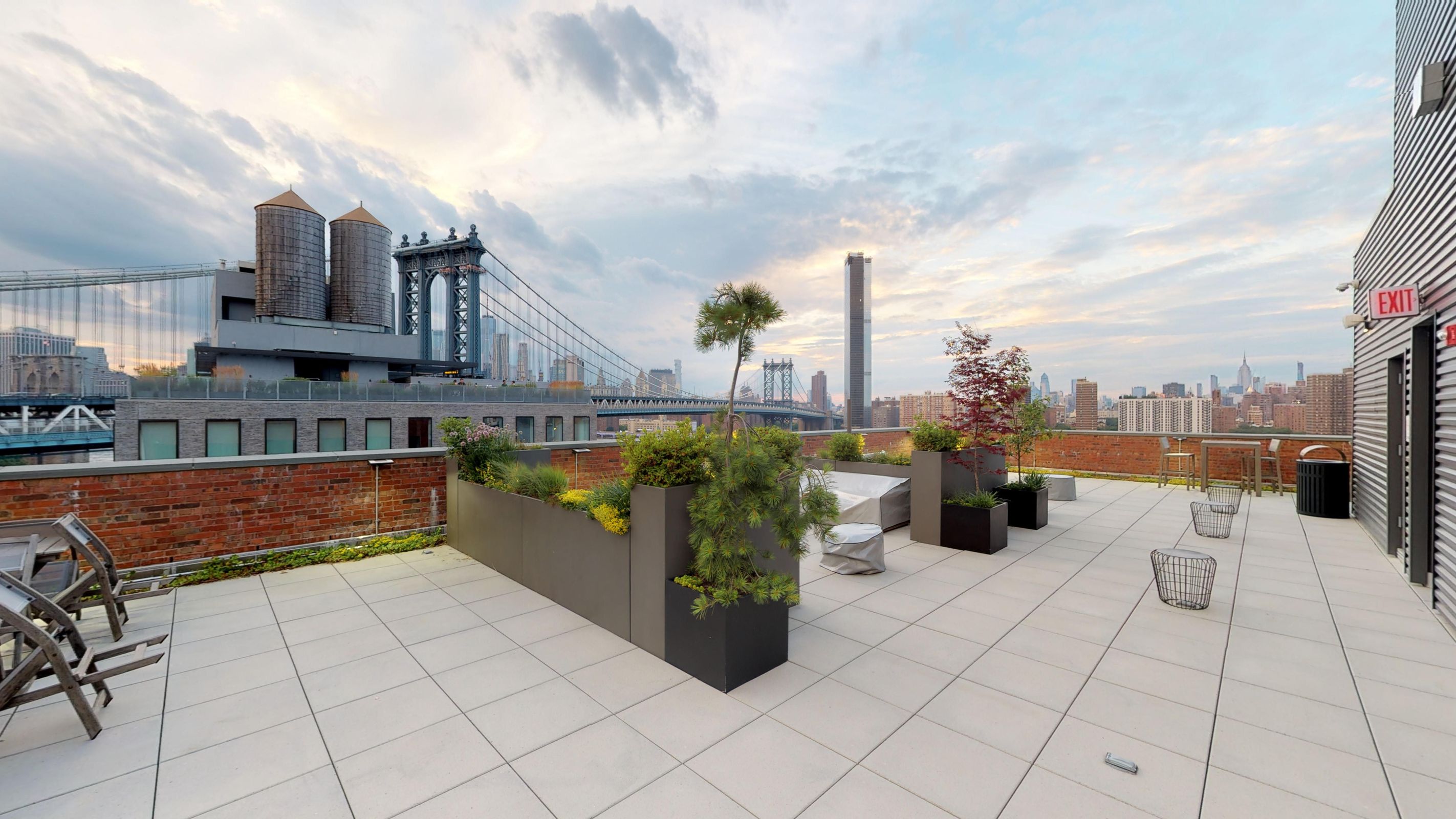 DUMBO SKY, photo 3 of 7