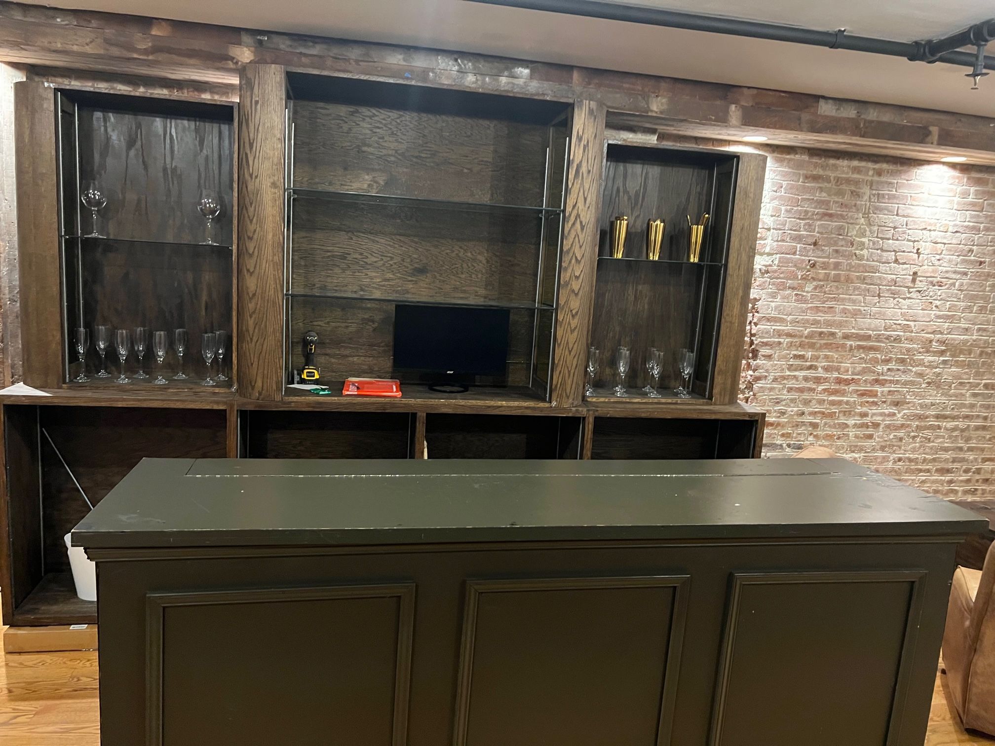 Lounge 24, photo 2 of 10