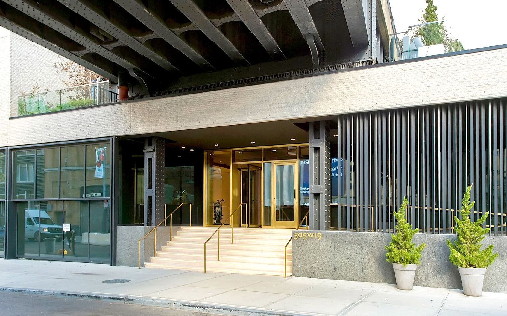Highline LUX, photo 2 of 11